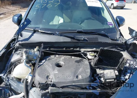 2021 Volvo Xc40 T5 Momentum z USA, uszkodzony, nr VIN YV4162UK4M2457735